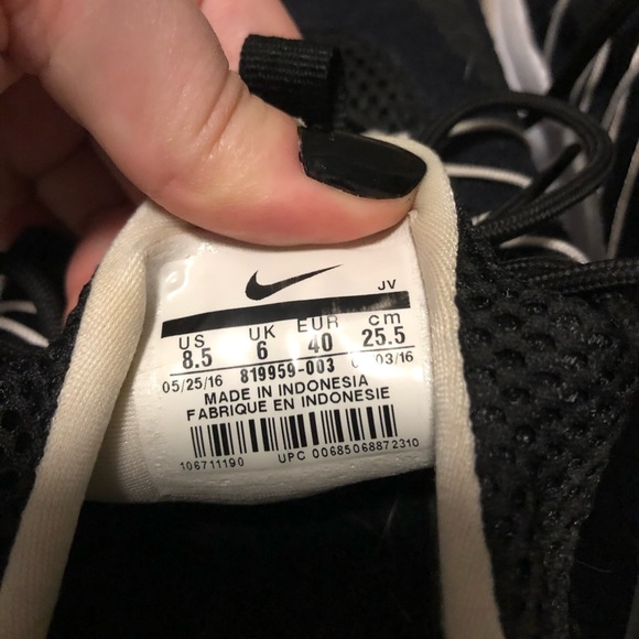 NIKE athletic shoes - Picture 6 of 10